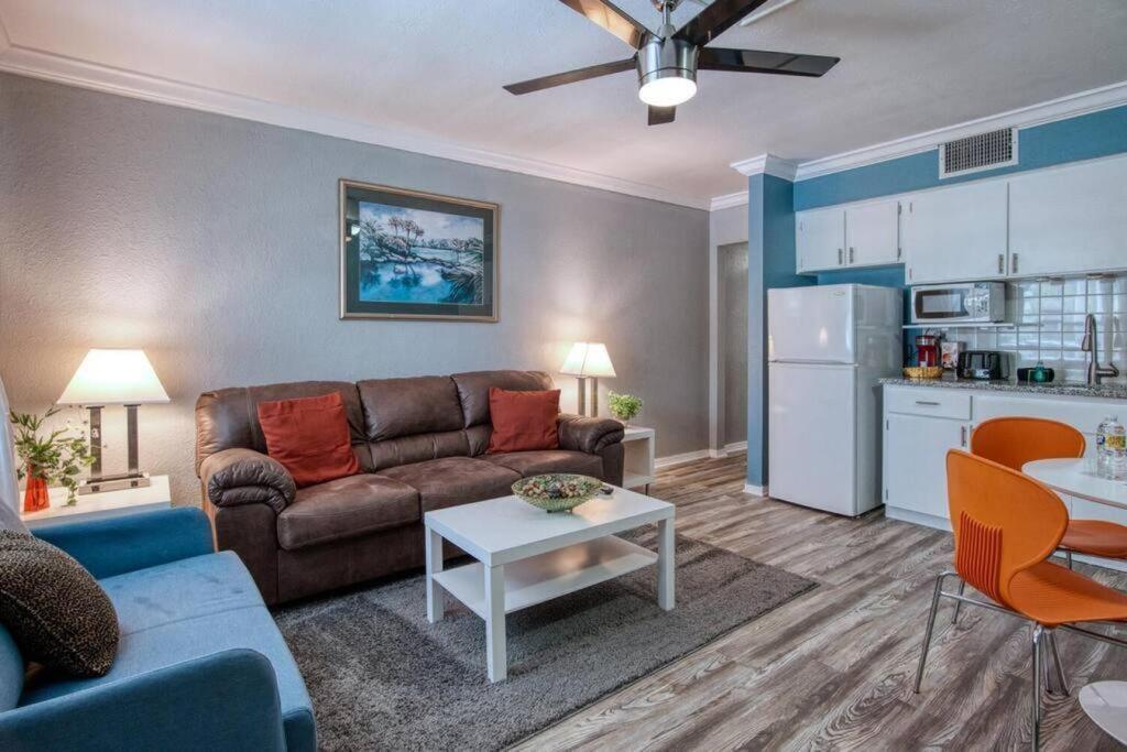 Sunset Beach Suites Of Madeira Beach! Pet Friendly Summer Getaway! Steps To Beach! - Suite 10 Сант Пит Бич Экстерьер фото