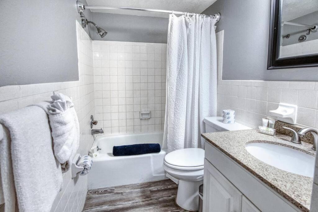 Sunset Beach Suites Of Madeira Beach! Pet Friendly Summer Getaway! Steps To Beach! - Suite 10 Сант Пит Бич Экстерьер фото