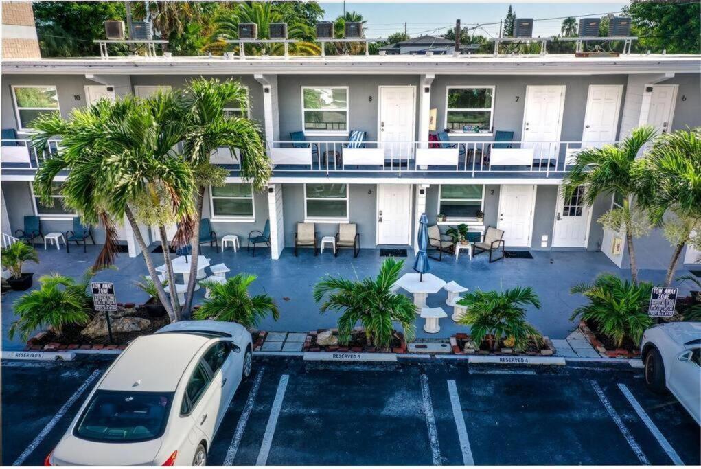 Sunset Beach Suites Of Madeira Beach! Pet Friendly Summer Getaway! Steps To Beach! - Suite 10 Сант Пит Бич Экстерьер фото