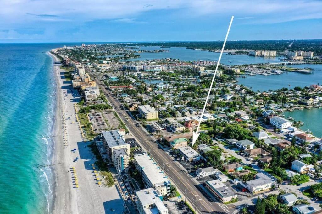 Sunset Beach Suites Of Madeira Beach! Pet Friendly Summer Getaway! Steps To Beach! - Suite 10 Сант Пит Бич Экстерьер фото