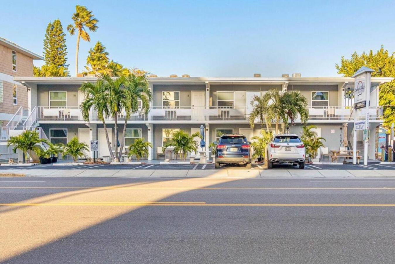 Sunset Beach Suites Of Madeira Beach! Pet Friendly Summer Getaway! Steps To Beach! - Suite 10 Сант Пит Бич Экстерьер фото