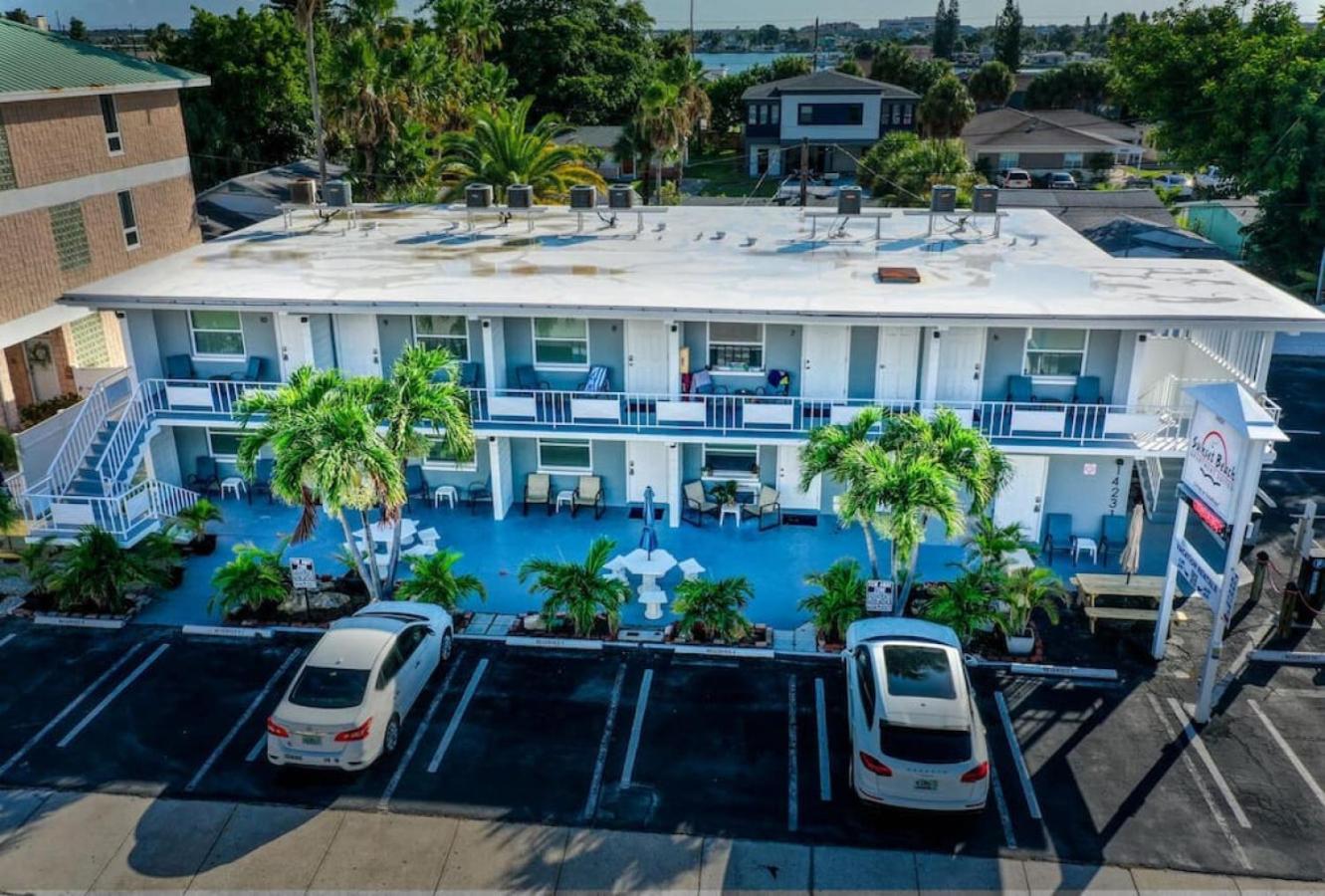 Sunset Beach Suites Of Madeira Beach! Pet Friendly Summer Getaway! Steps To Beach! - Suite 10 Сант Пит Бич Экстерьер фото