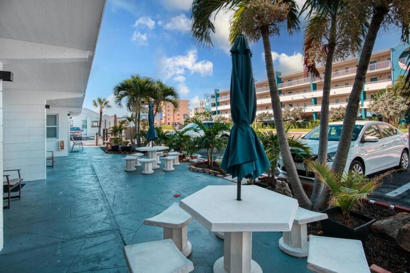 Sunset Beach Suites Of Madeira Beach! Pet Friendly Summer Getaway! Steps To Beach! - Suite 10 Сант Пит Бич Экстерьер фото